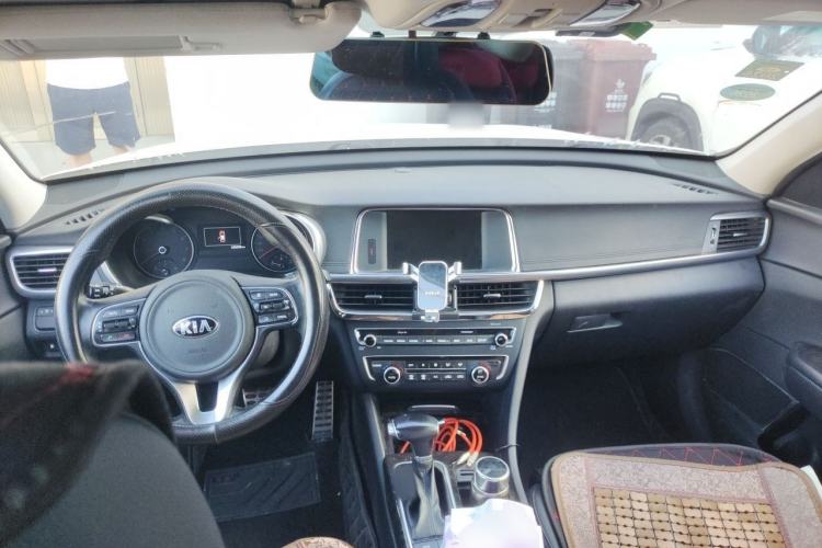 Used Kia K5 2016 2.0L Automatic PRM Center Console