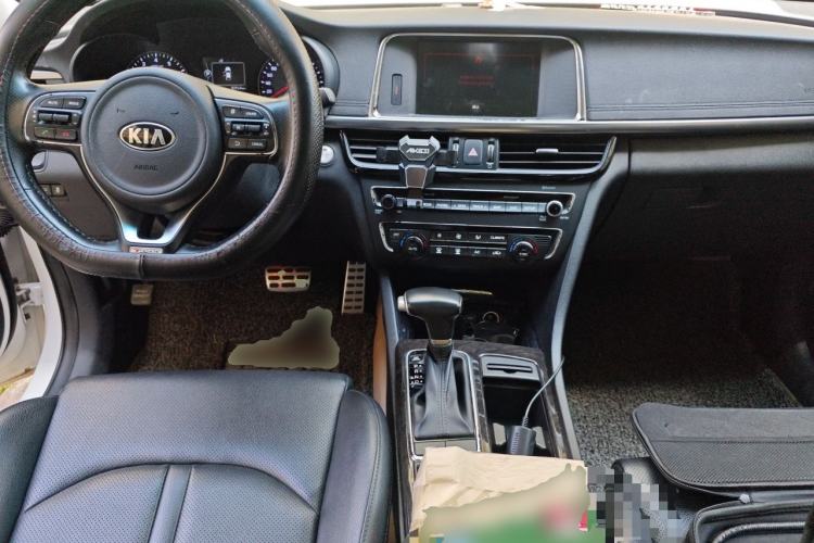 Used Kia K5 2016 1.6T Automatic LUX Center Console