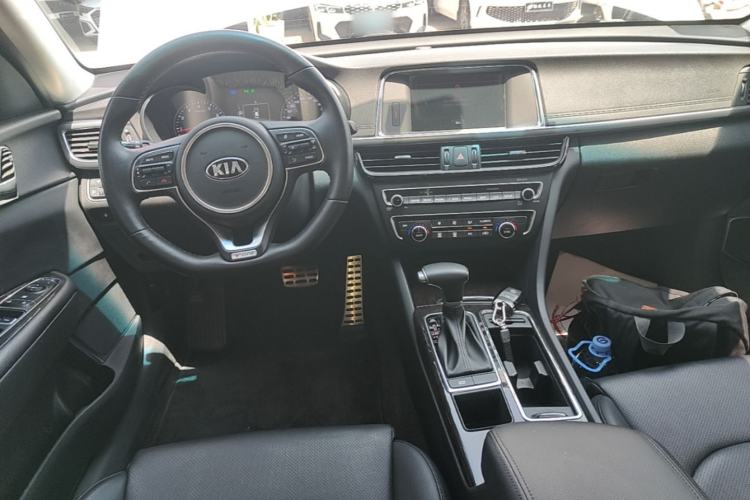Used Kia K5 2016 1.6T Automatic LUX Center Console