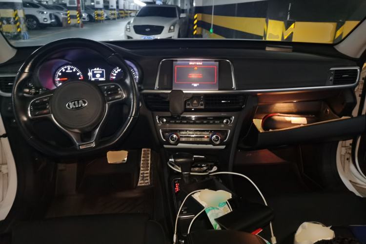 Used Kia K5 2016 1.6T Automatic LUX Center Console