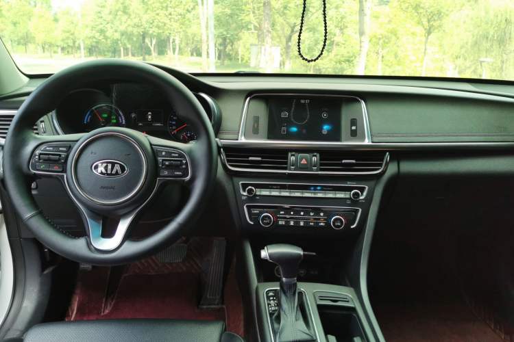 Used Kia K5 2016 2.0L Hybrid GLS Center Console