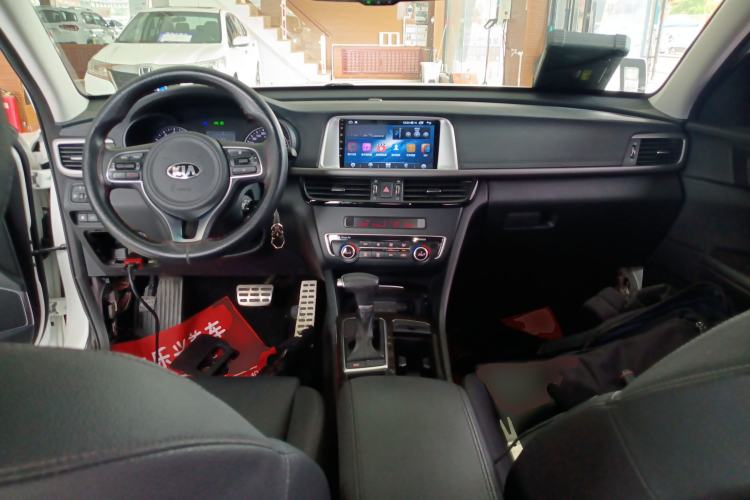 Used Kia K5 2016 2.0L Automatic GLS Center Console