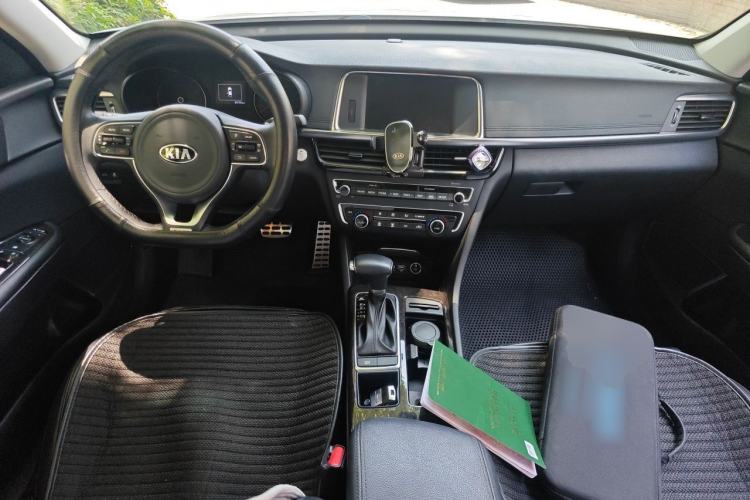 Used Kia K5 2016 1.6T Automatic LUX Center Console