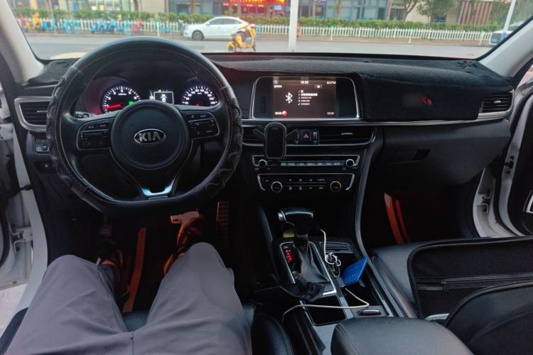 Used Kia K5 2016 1.6T Automatic LUX Center Console