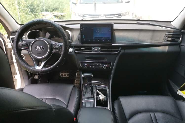 Used Kia K5 2016 2.0L Automatic LUX Center Console