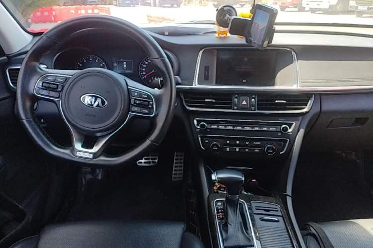 Used Kia K5 2016 1.6T Automatic LUX Center Console