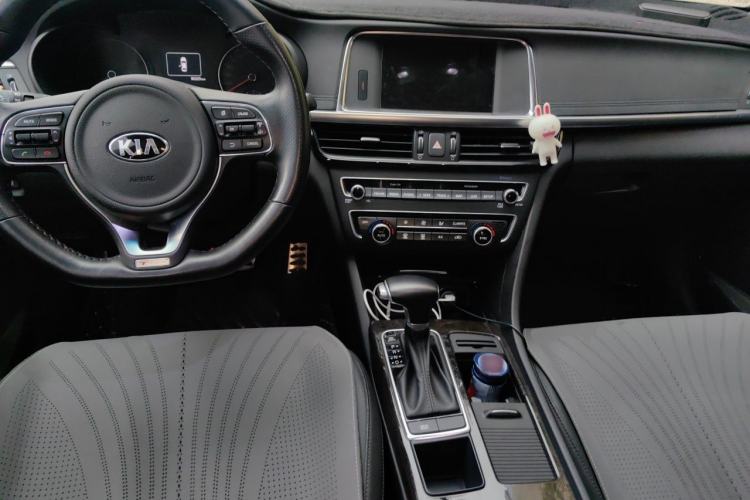 Used Kia K5 2016 1.6T Automatic LUX Center Console