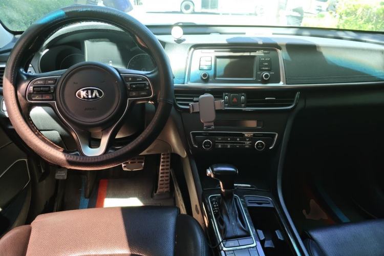 Used Kia K5 2016 2.0L Automatic LUX Center Console