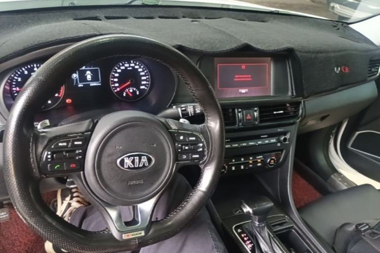 Used Kia K5 2016 1.6T Automatic LUX Center Console