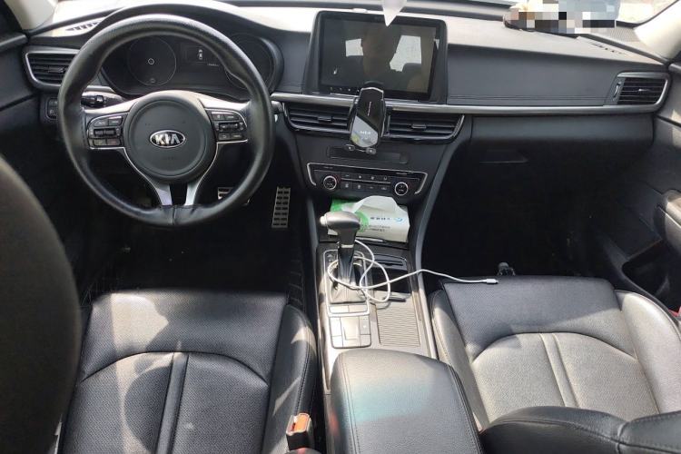 Used Kia K5 2016 2.0L Automatic LUX Center Console