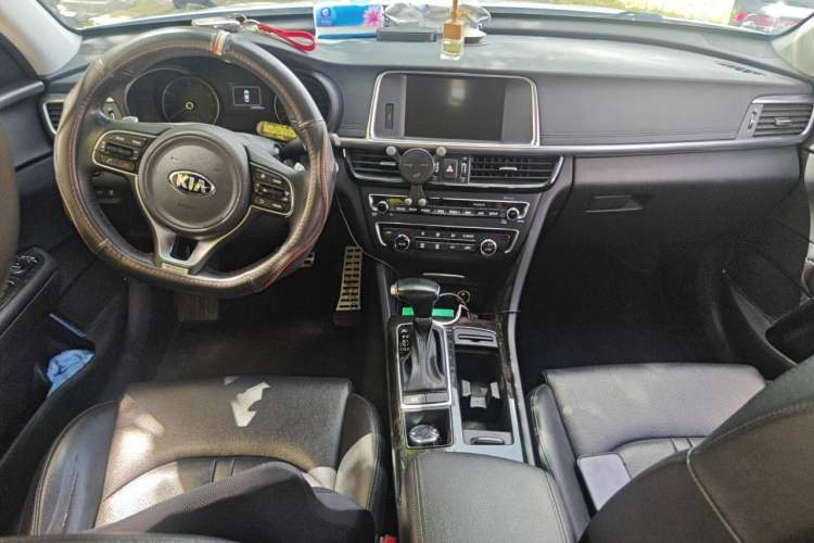 Used Kia K5 2016 1.6T Automatic LUX Center Console