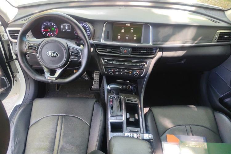 Used Kia K5 2016 1.6T Automatic LUX Center Console