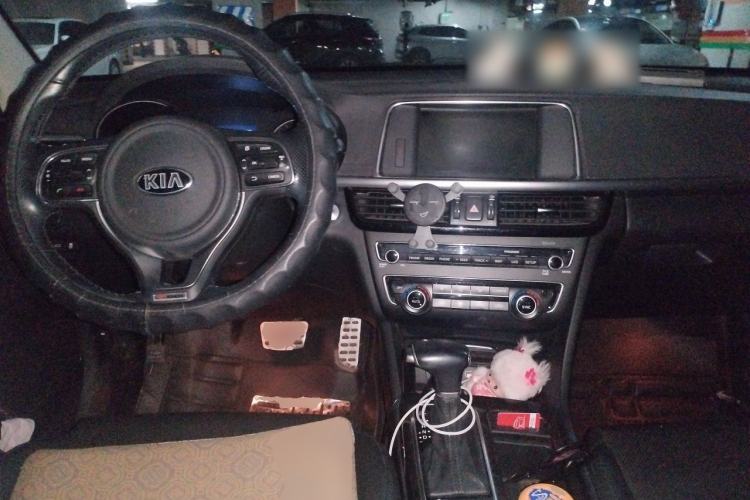 Used Kia K5 2016 1.6T Automatic LUX Center Console