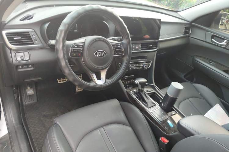Used Kia K5 2016 2.0L Automatic LUX Center Console