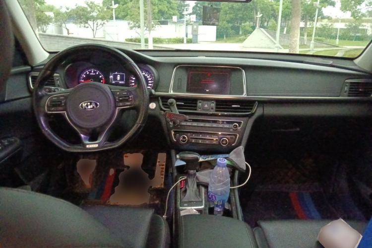 Used Kia K5 2016 1.6T Automatic LUX Center Console