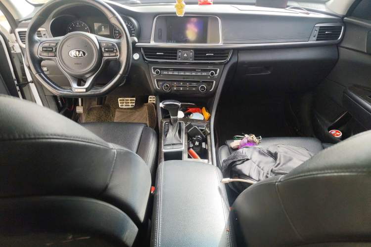 Used Kia K5 2016 1.6T Automatic LUX Center Console