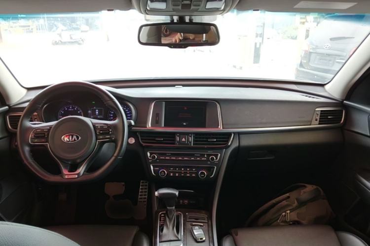 Used Kia K5 2016 1.6T Automatic LUX Center Console