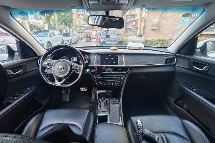 Used Kia K5 2016 1.6T Automatic LUX Center Console