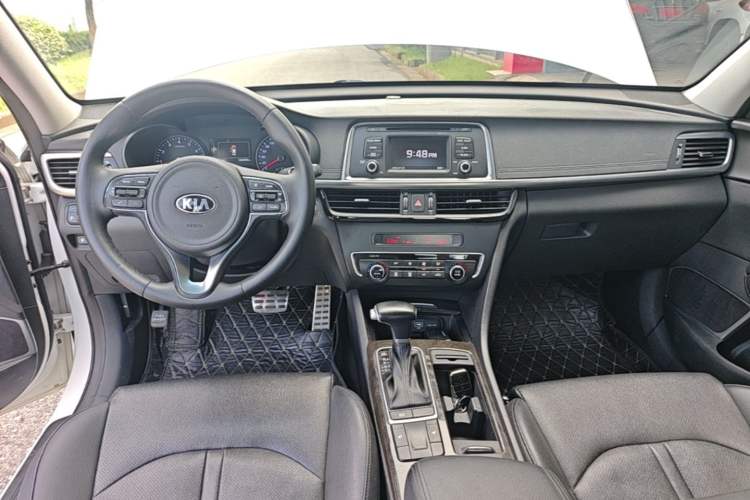 Used Kia K5 2016 2.0L Automatic LUX Center Console
