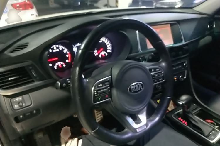Used Kia K5 2016 1.6T Automatic LUX Center Console