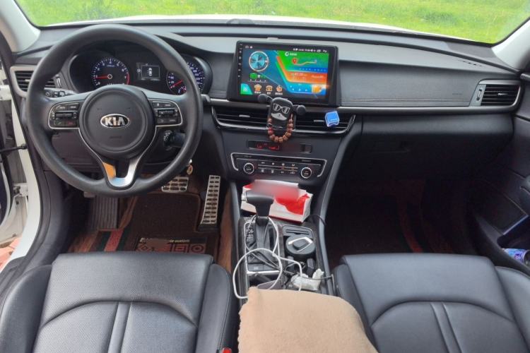 Used Kia K5 2016 2.0L Automatic GLS Center Console