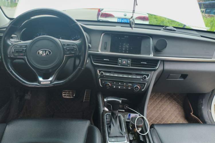 Used Kia K5 2016 1.6T Automatic LUX Center Console