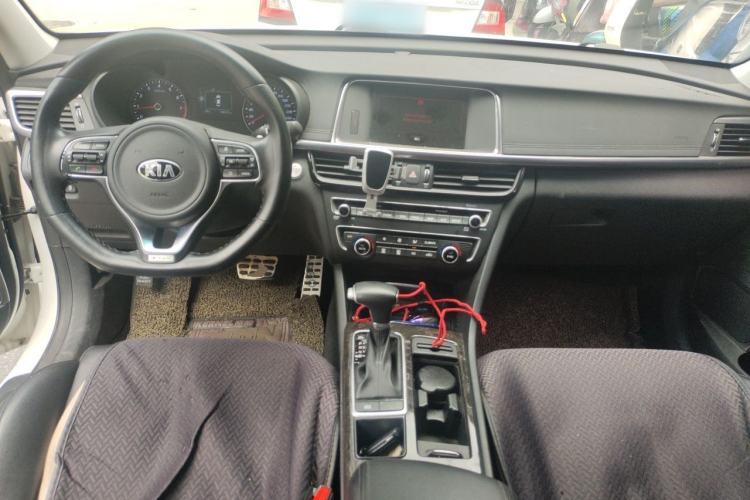 Used Kia K5 2016 1.6T Automatic LUX Center Console