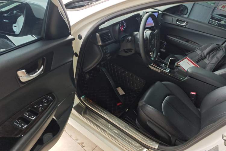 Used Kia K5 2016 2.0L Automatic GLS Driver Seat