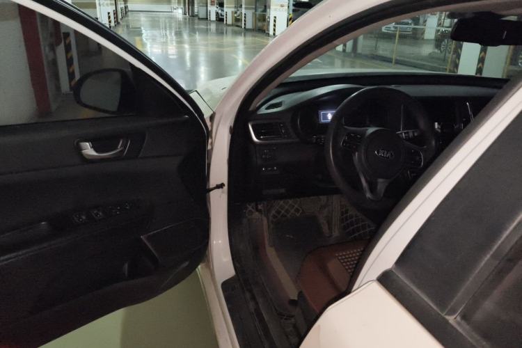 Used Kia K5 2016 2.0L Hybrid GLS Driver Seat