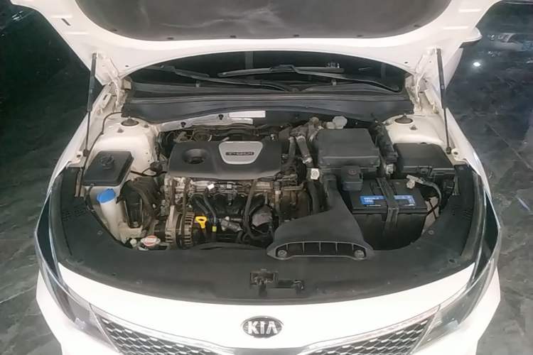 Used Kia K5 2016 1.6T Automatic LUX Engine Bay