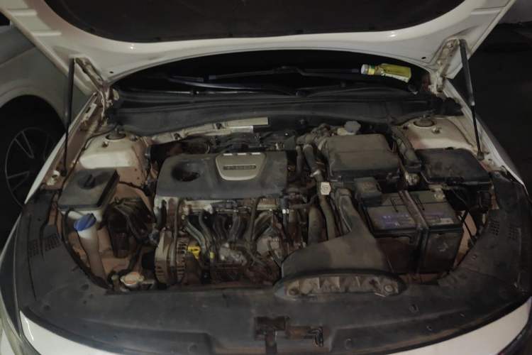 Used Kia K5 2016 1.6T Automatic LUX Engine Bay