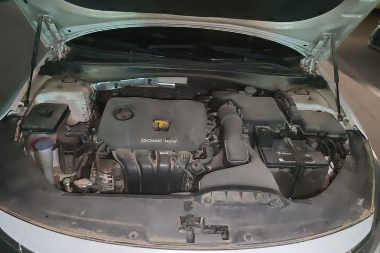 Used Kia K5 2016 2.0L Automatic LUX Engine Bay