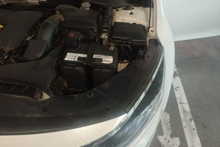 Used Kia K5 2016 2.0L Automatic LUX Engine Bay Left