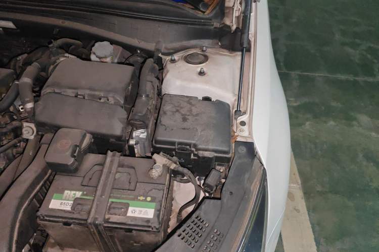 Used Kia K5 2016 1.6T Automatic LUX Engine Bay Left