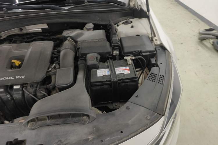 Used Kia K5 2016 2.0L Automatic GLS Engine Bay Left