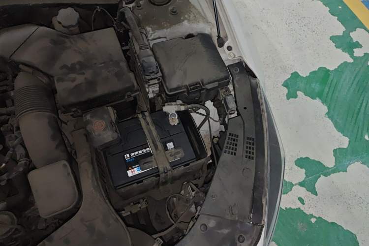 Used Kia K5 2016 2.0L Automatic LUX Engine Bay Left
