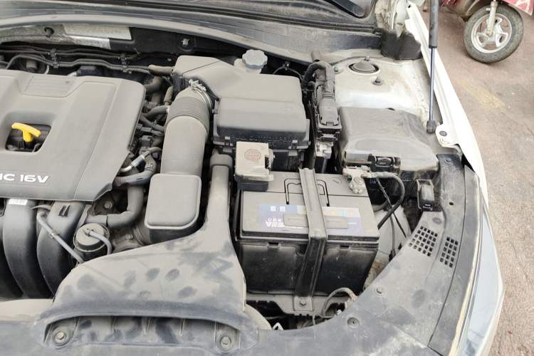 Used Kia K5 2016 2.0L Automatic LUX Engine Bay Left