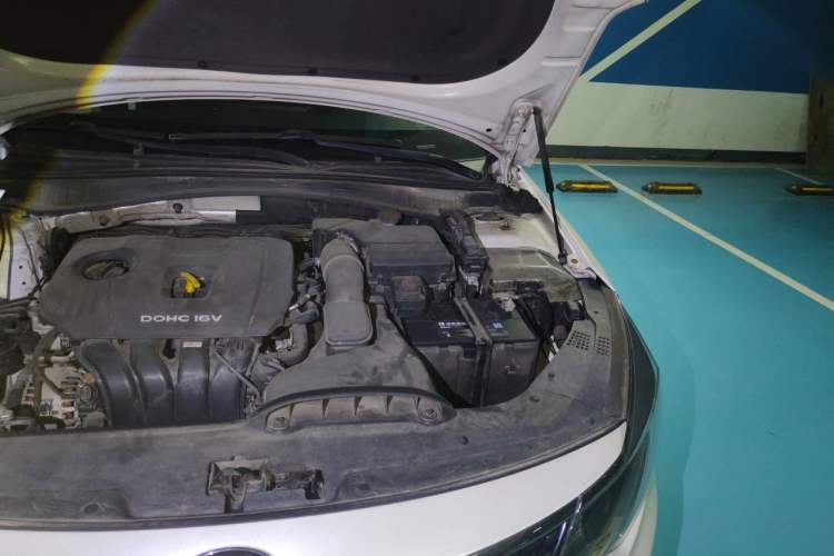 Used Kia K5 2016 2.0L Automatic LUX Engine Bay Left