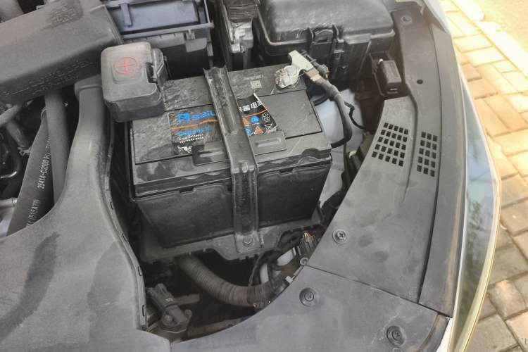 Used Kia K5 2016 1.6T Automatic LUX Engine Bay Left