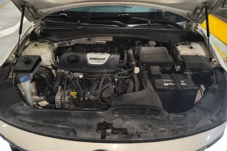 Used Kia K5 2016 1.6T Automatic LUX Engine Bay