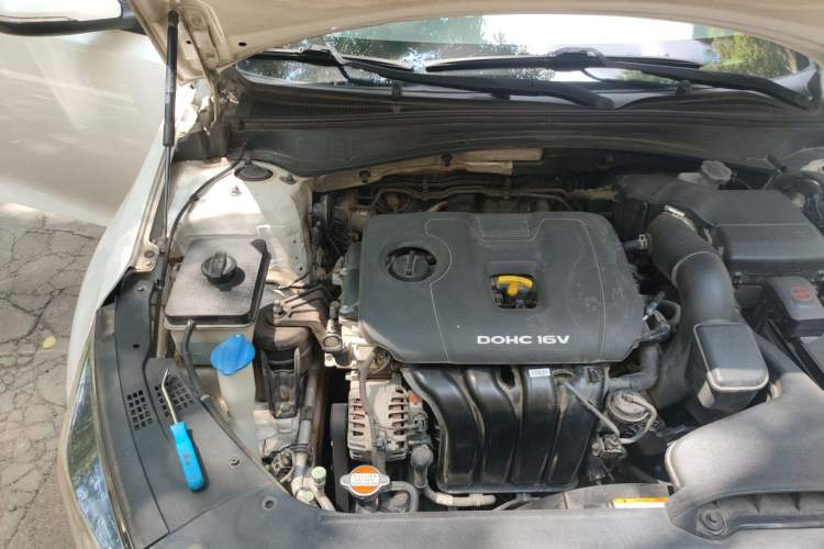 Used Kia K5 2016 2.0L Automatic LUX Engine Bay Right