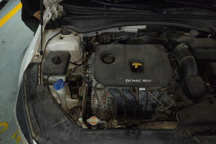 Used Kia K5 2016 2.0L Automatic LUX Engine Bay Right