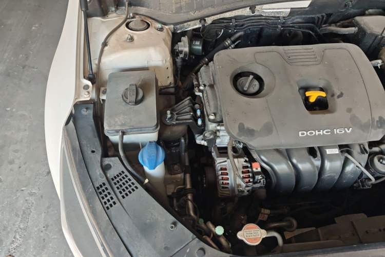 Used Kia K5 2016 2.0L Automatic LUX Engine Bay Right