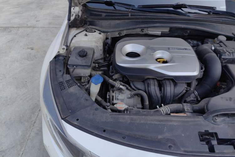 Used Kia K5 2016 2.0L Hybrid GLS Engine Bay Right