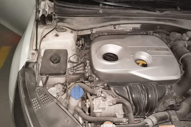 Used Kia K5 2016 2.0L Hybrid GLS Engine Bay Right