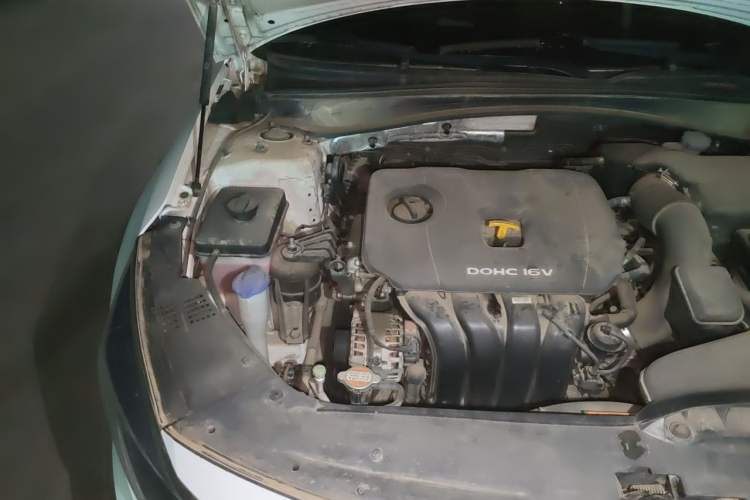 Used Kia K5 2016 2.0L Automatic LUX Engine Bay Right