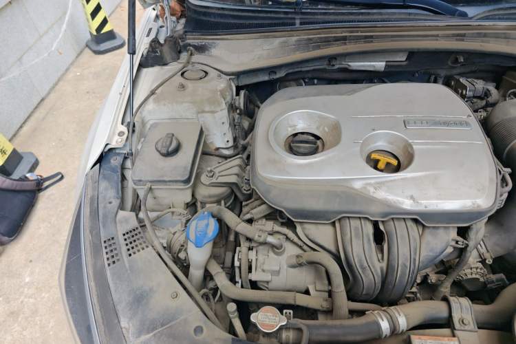 Used Kia K5 2016 2.0L Hybrid GLS Engine Bay Right