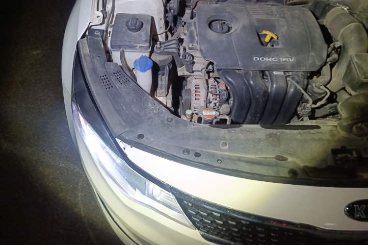 Used Kia K5 2016 2.0L Automatic LUX Engine Bay Right
