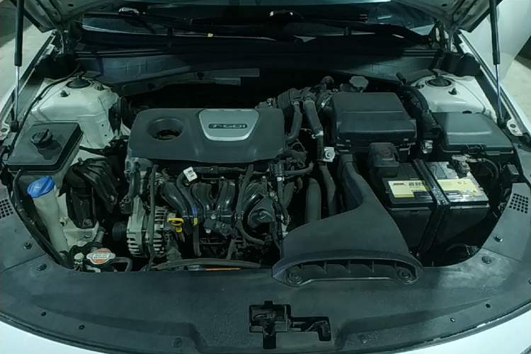 Used Kia K5 2016 1.6T Automatic LUX Engine Bay