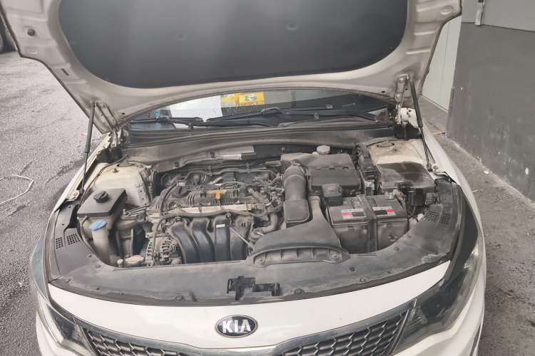 Used Kia K5 2016 2.0L Automatic GL Engine Bay